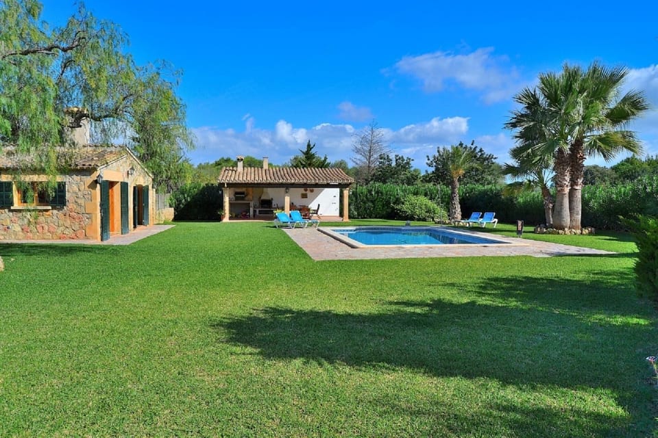 The villa can accommodate 6 persons