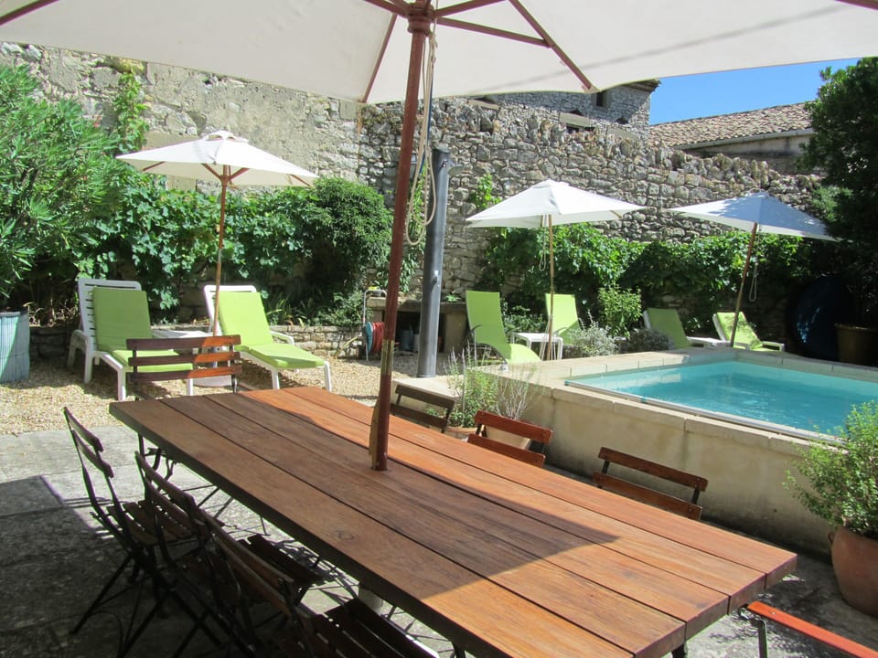 Pool & dining table