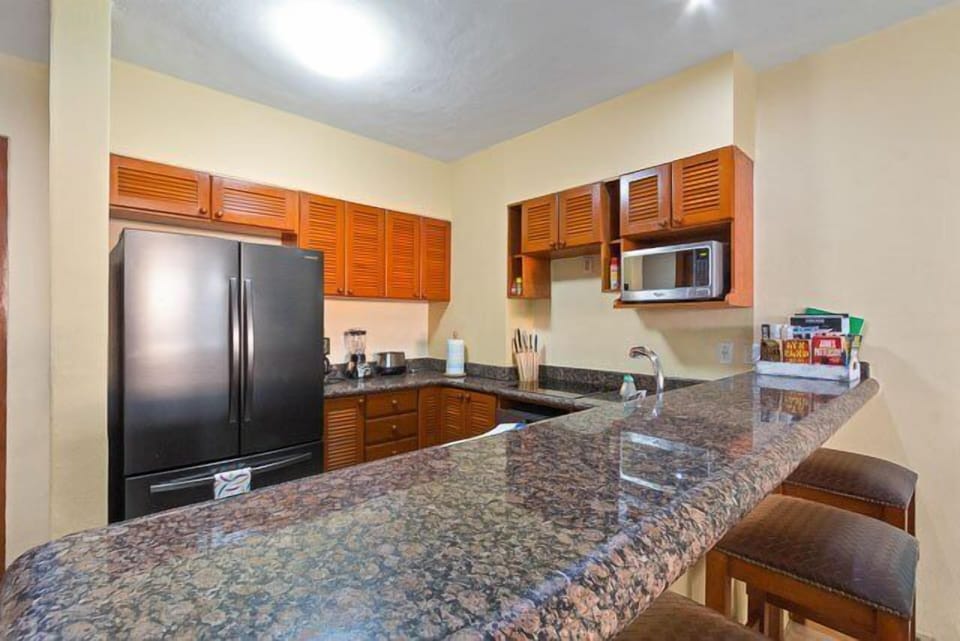 The kitchen is fully equipped. The only problem is deciding what delicious island food you should prepare here.
