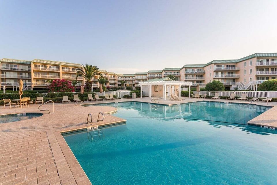 Saint Simons Grand Pool