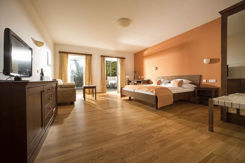 Classic Double Room | Minibar, in-room safe, desk, laptop workspace