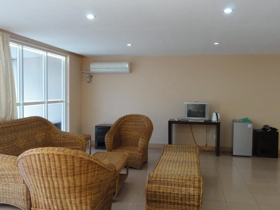 Suite | Living room | Flat-screen TV