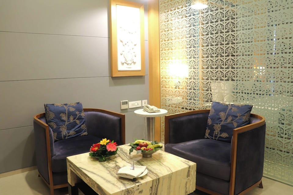 Executive Suite | Living area | Flat-screen TV