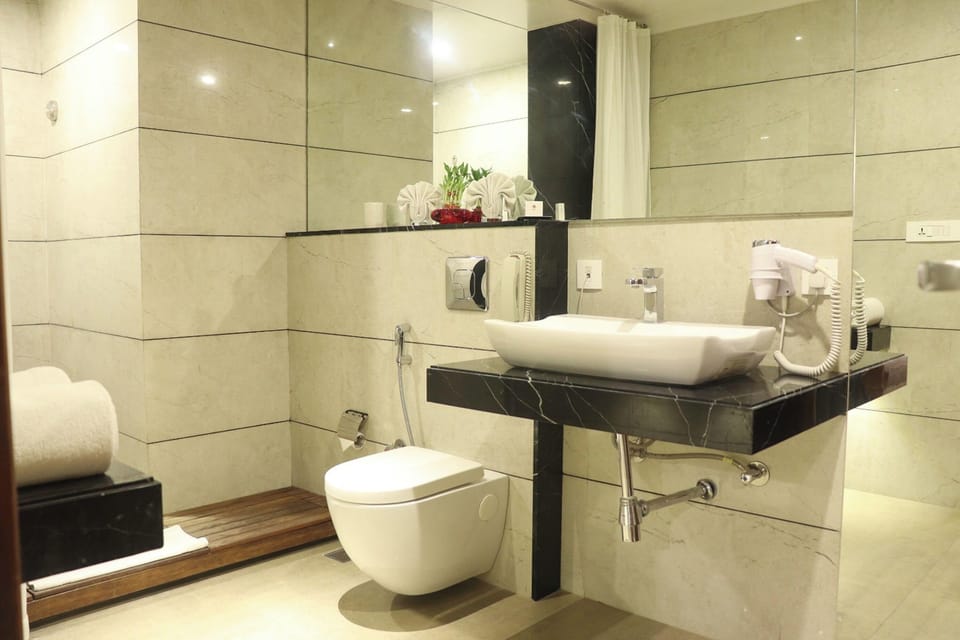 Shower, free toiletries, hair dryer, towels