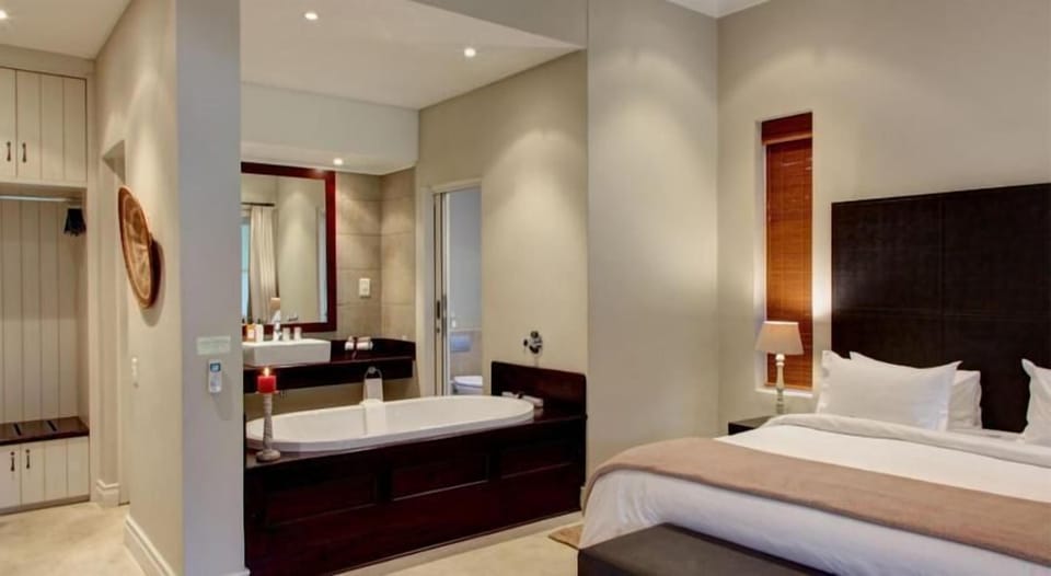 Minibar, in-room safe, free WiFi, bed sheets