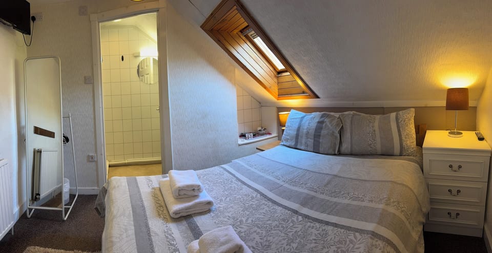 Double Room | Individually decorated, individually furnished, iron/ironing board