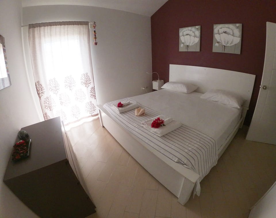 Exclusive Room, 1 King Bed | Bed sheets