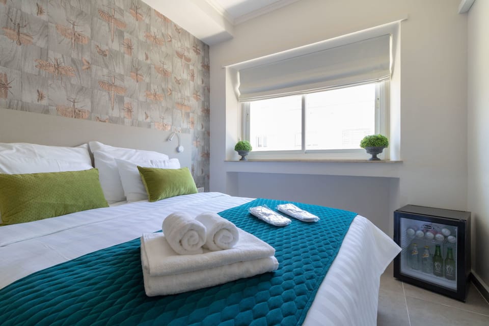 Basic Double Room | Minibar, in-room safe, desk, soundproofing