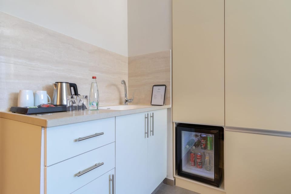 Fridge, espresso maker