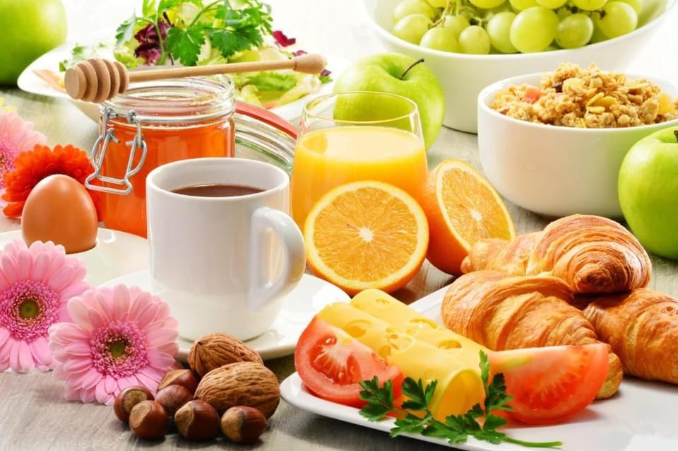 Free daily buffet breakfast