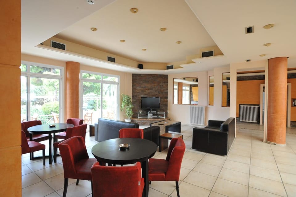 Breakfast, lunch, dinner served; Mediterranean cuisine 