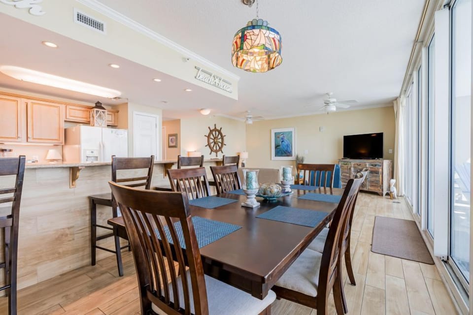 Sanibel 903 Dining Table Seats 5