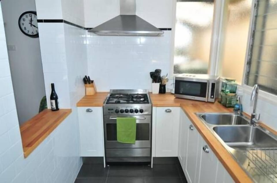 chefs cooks kitchen new renovation gas appliances coffee tea supplied light fill