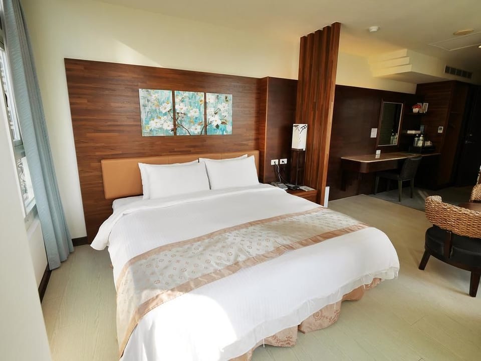 Standard Double Room, Lake View | Desk, free WiFi, bed sheets
