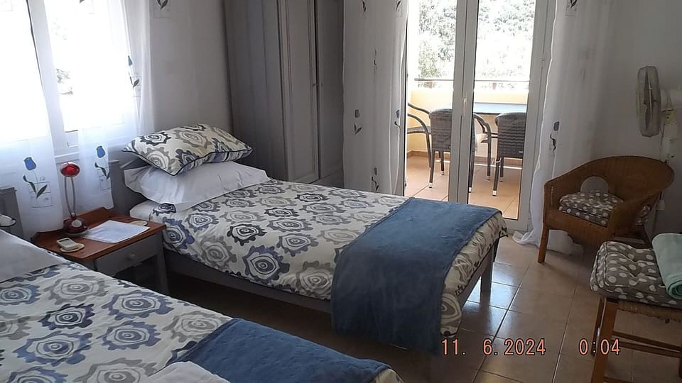 twin bedroom on ground floor