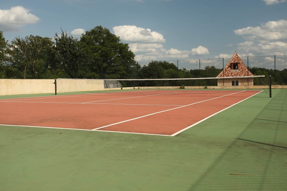 Terrain de tennis à partager