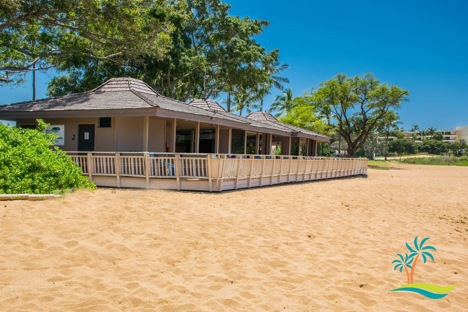 Beachfront Clubhouse for Guests only with Kitchen, Bathroom, Beach Towels ...
