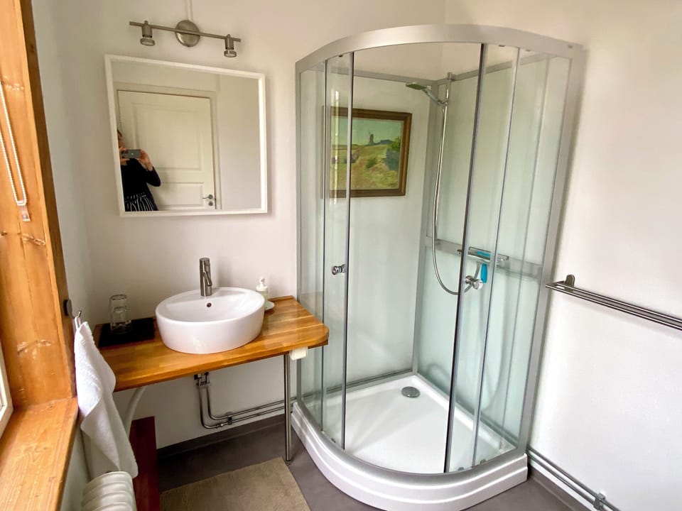 Comfort Twin Room, 2 Twin Beds, Lake View | Bathroom | Eco-friendly toiletries, slippers, towels