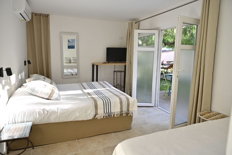 Comfort Triple Room, Terrace, Garden View | Premium bedding, in-room safe, individually decorated