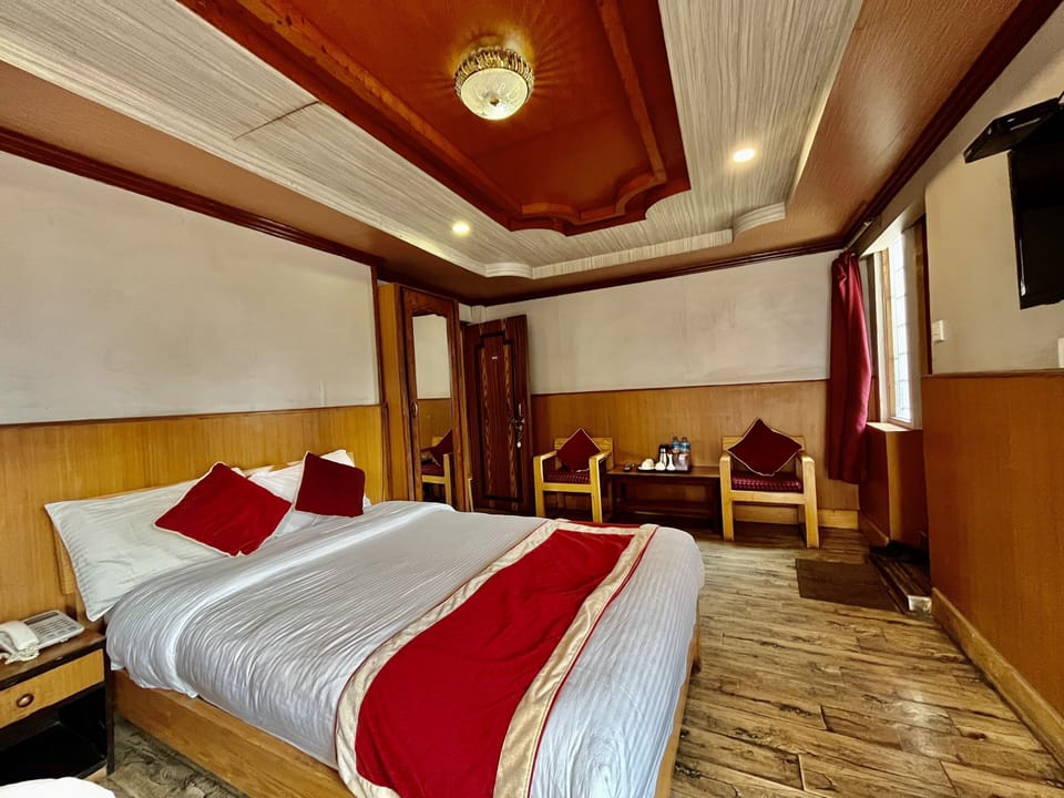 Deluxe Room | 1 bedroom, desk, free WiFi