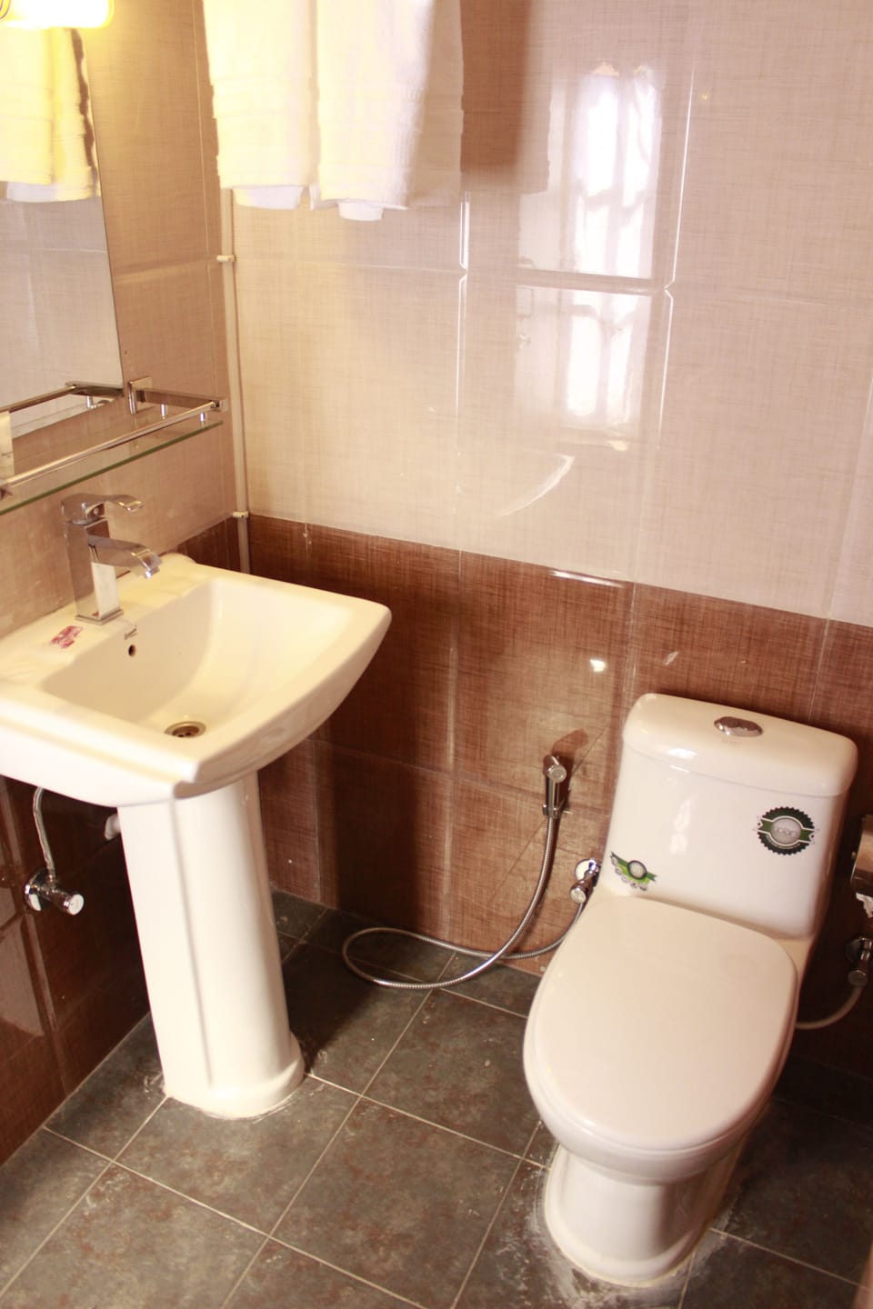 Shower, free toiletries