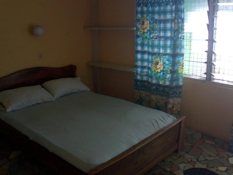 Iron/ironing board (on request), bed sheets