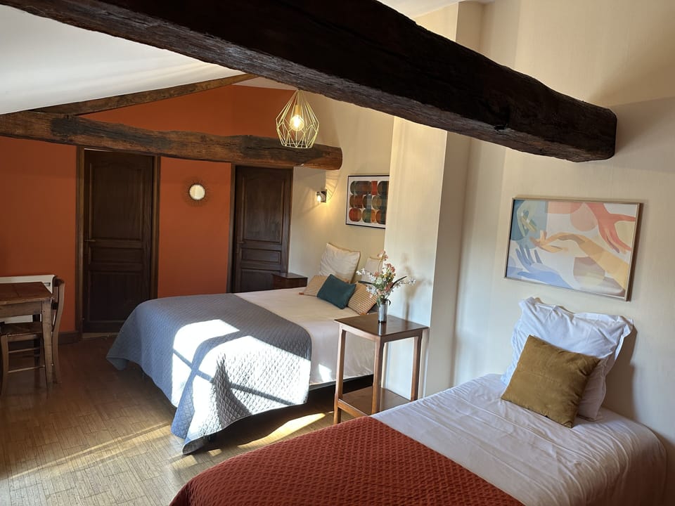 Triple Room | Desk, soundproofing, free cribs/infant beds, rollaway beds