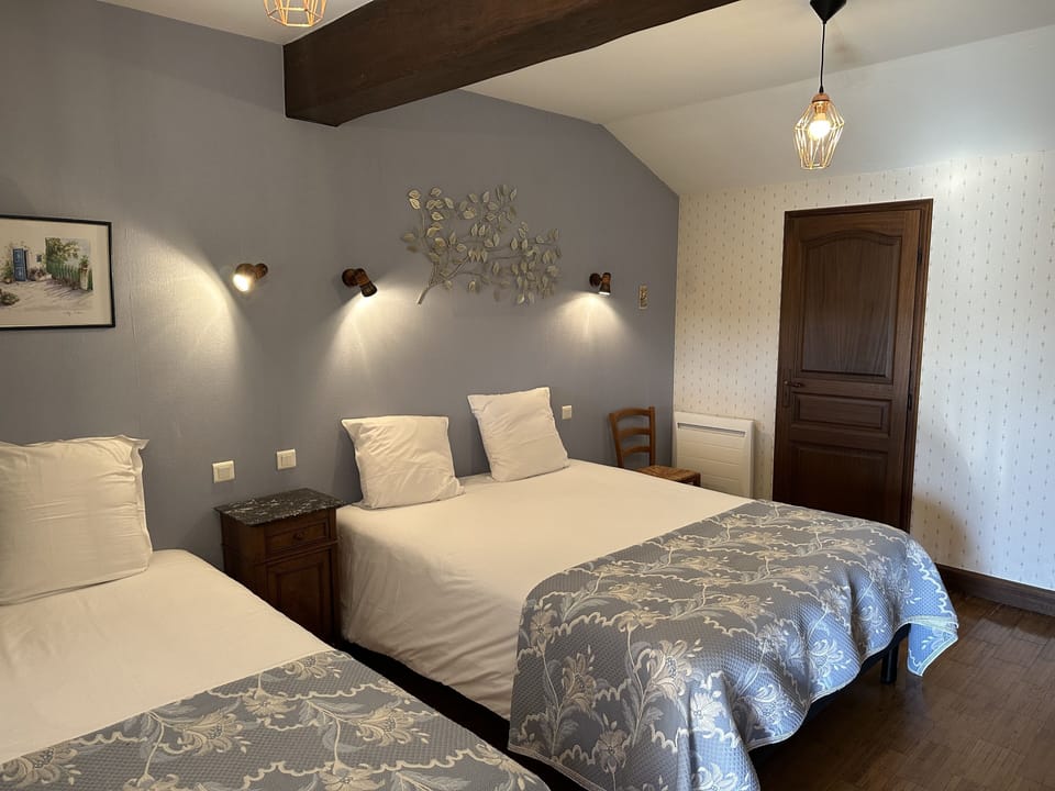 Triple Room | Desk, soundproofing, free cribs/infant beds, rollaway beds