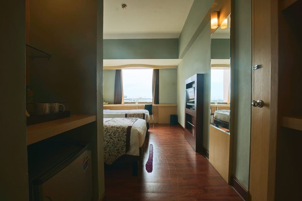 Superior Twin Room, 1 Bedroom, City View | Desk, iron/ironing board, free WiFi, bed sheets