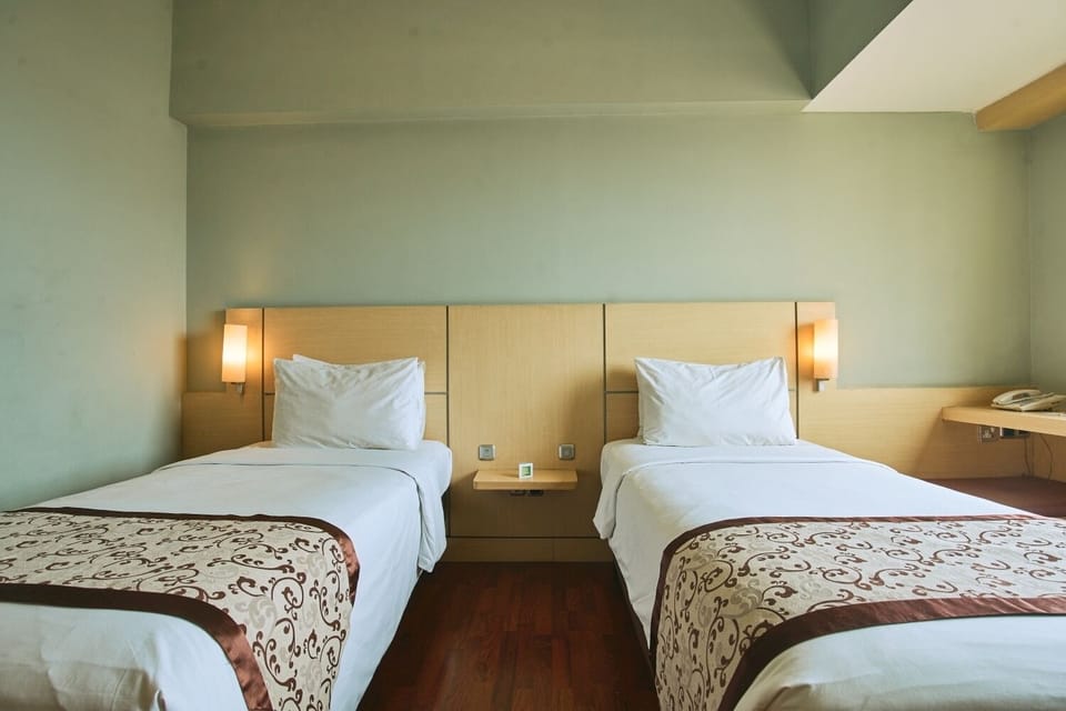 Superior Twin Room, 1 Bedroom, City View | Desk, iron/ironing board, free WiFi, bed sheets
