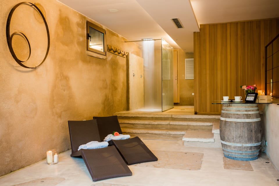 1 treatment room, massages