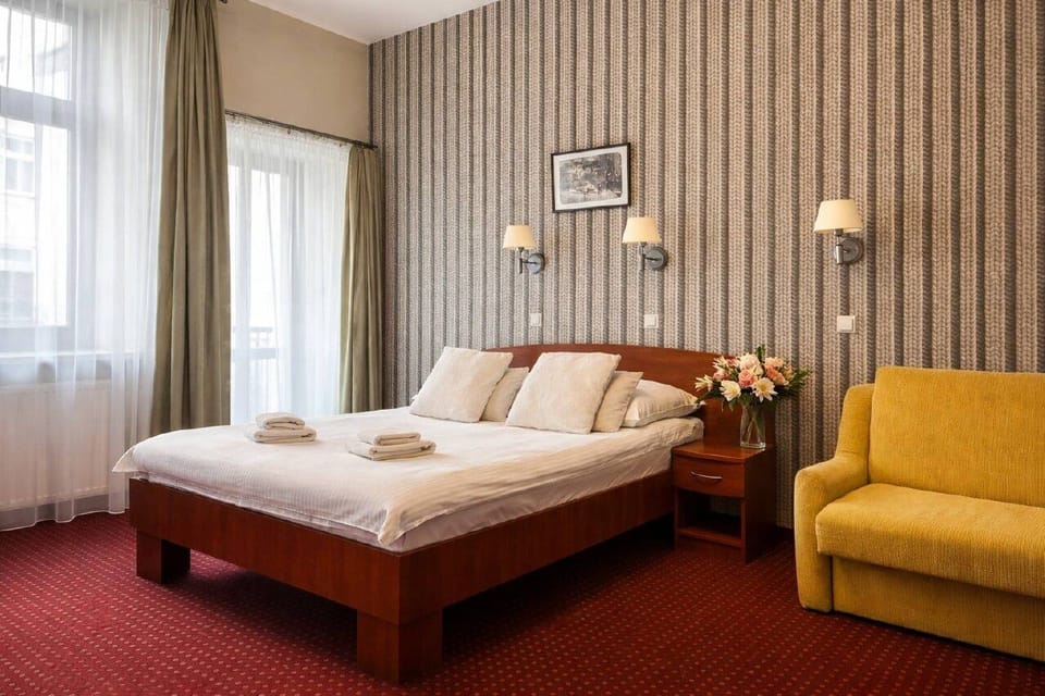 Double Room | Desk, free WiFi, bed sheets