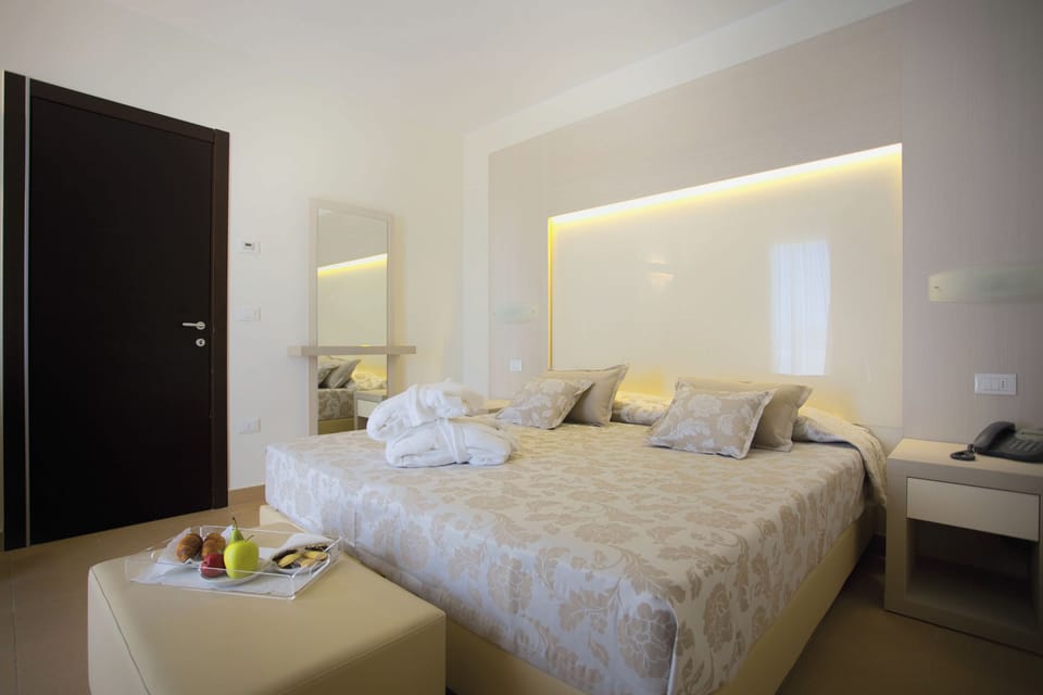 Minibar, in-room safe, desk, free cribs/infant beds
