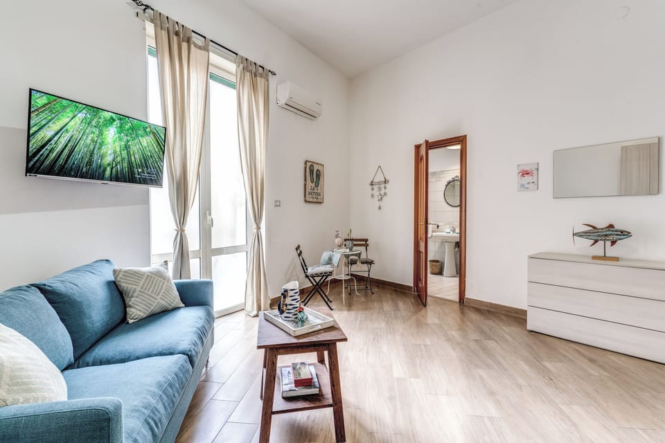 Superior Room, 1 Queen Bed, Balcony | Desk, rollaway beds, free WiFi, bed sheets