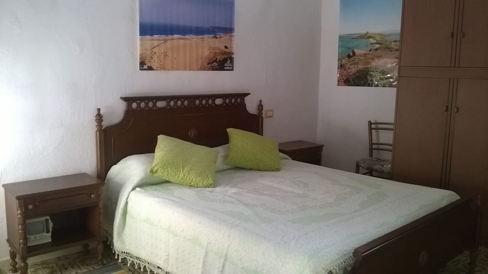 Double Room, Ensuite | Premium bedding, soundproofing, iron/ironing board, cribs/infant beds