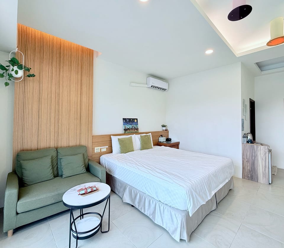 Comfort Double Room | Minibar, blackout drapes, soundproofing, free WiFi