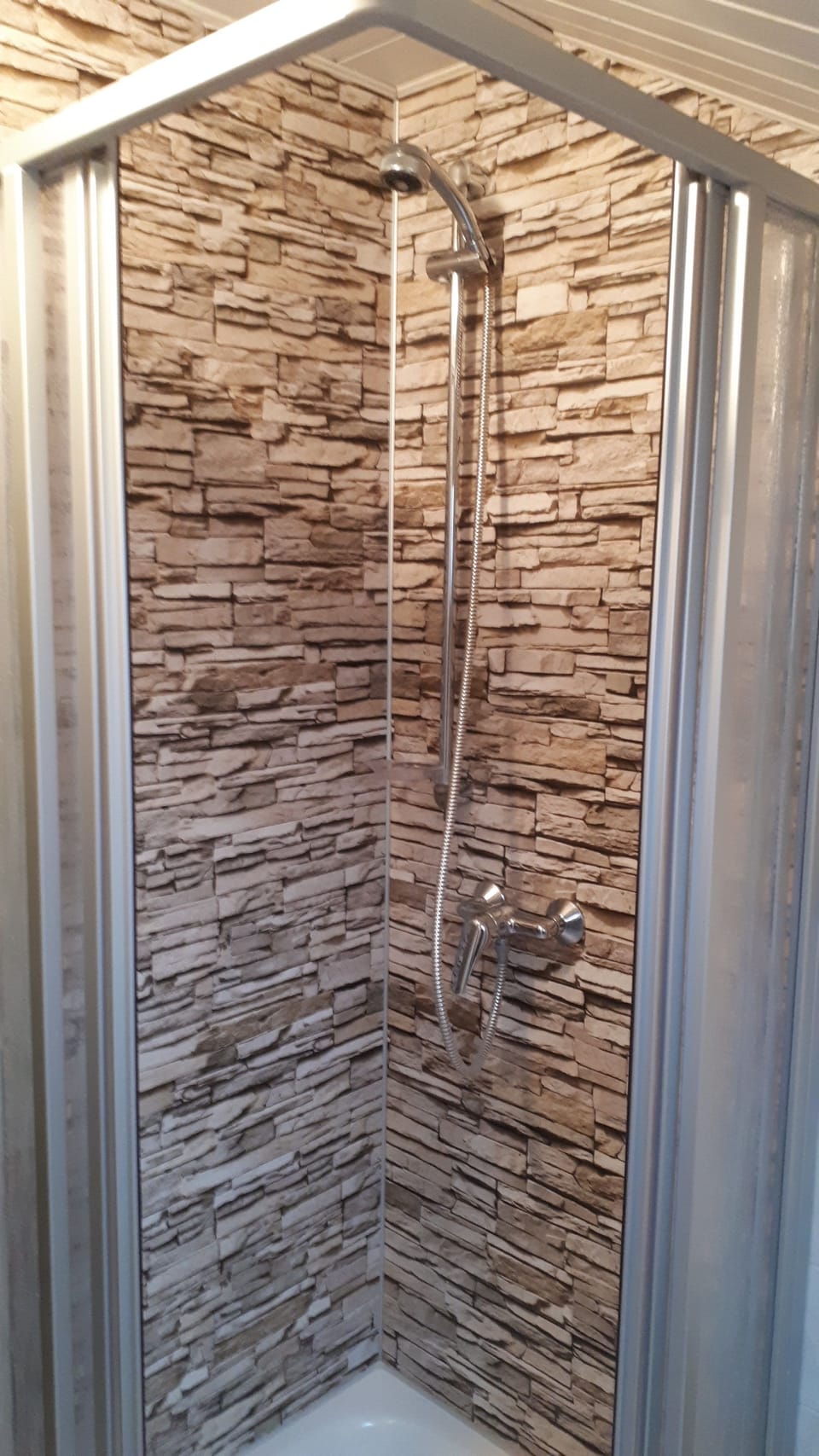 Double Room | Bathroom shower
