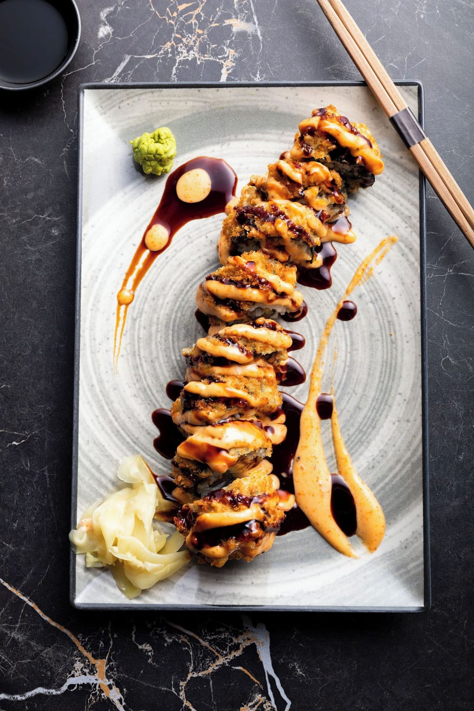 3 restaurants; lunch and dinner served