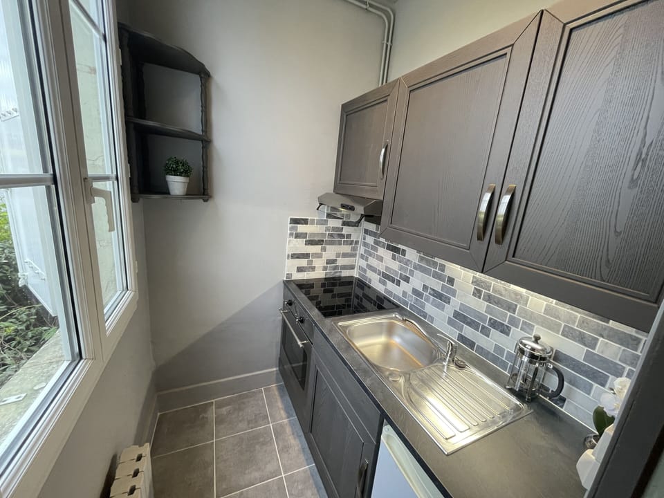 Deluxe Apartment, 1 Bedroom, Ground Floor | Private kitchen | Fridge, coffee/tea maker, electric kettle