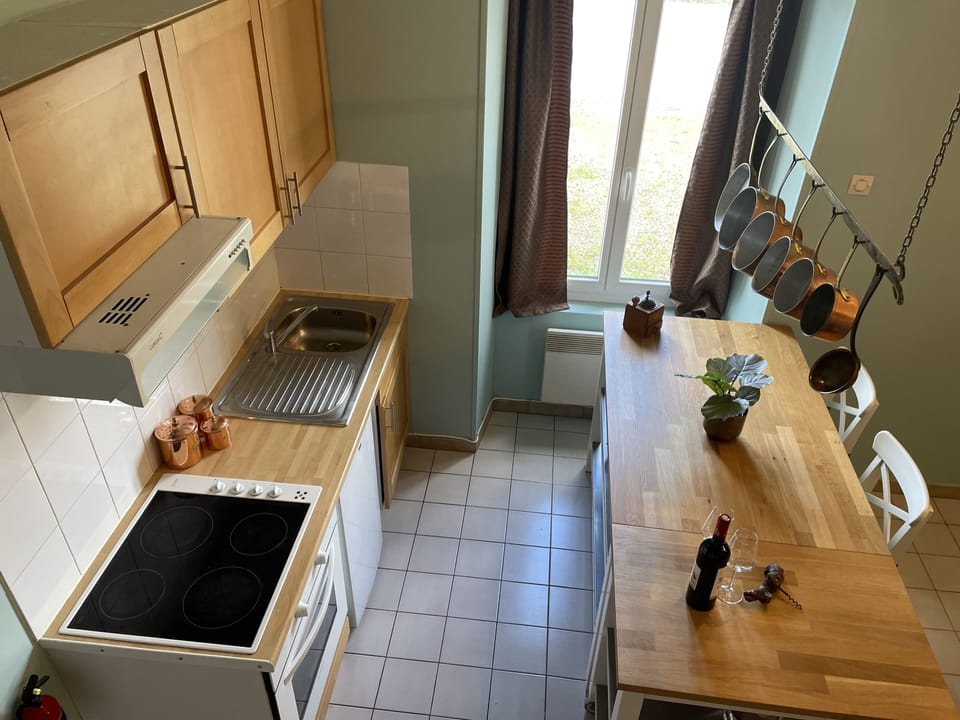 House, 2 Bedrooms | In-room dining