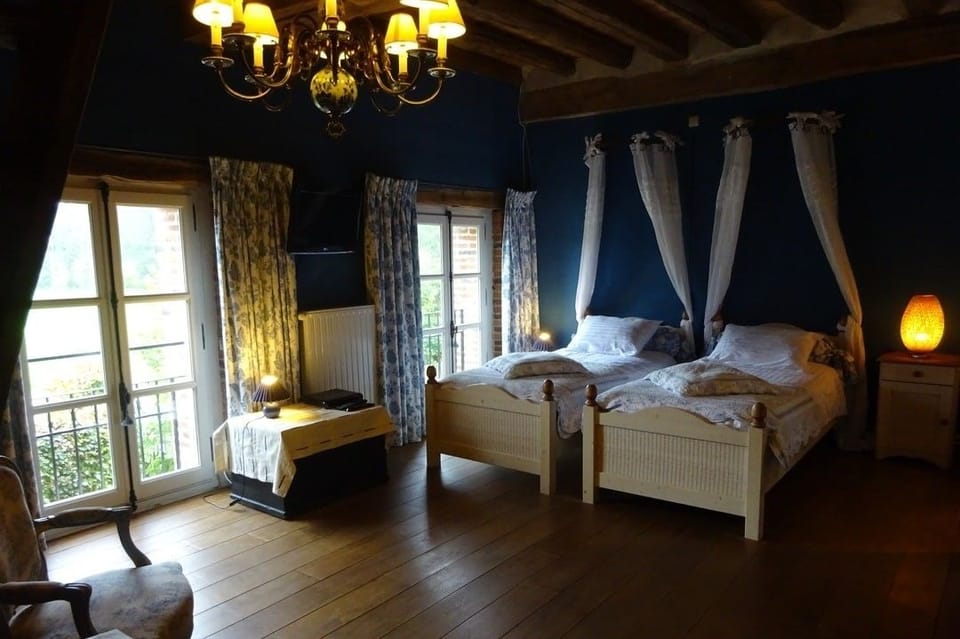 Double Room | Desk, WiFi (free), bed sheets