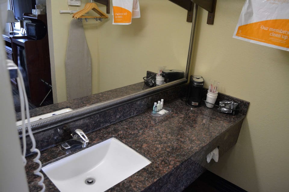 Combined shower/tub, deep soaking tub, free toiletries, hair dryer