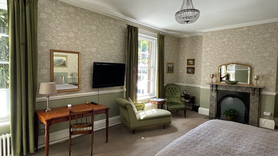 Superior Triple Room, Ensuite, River View | Individually decorated, individually furnished, iron/ironing board