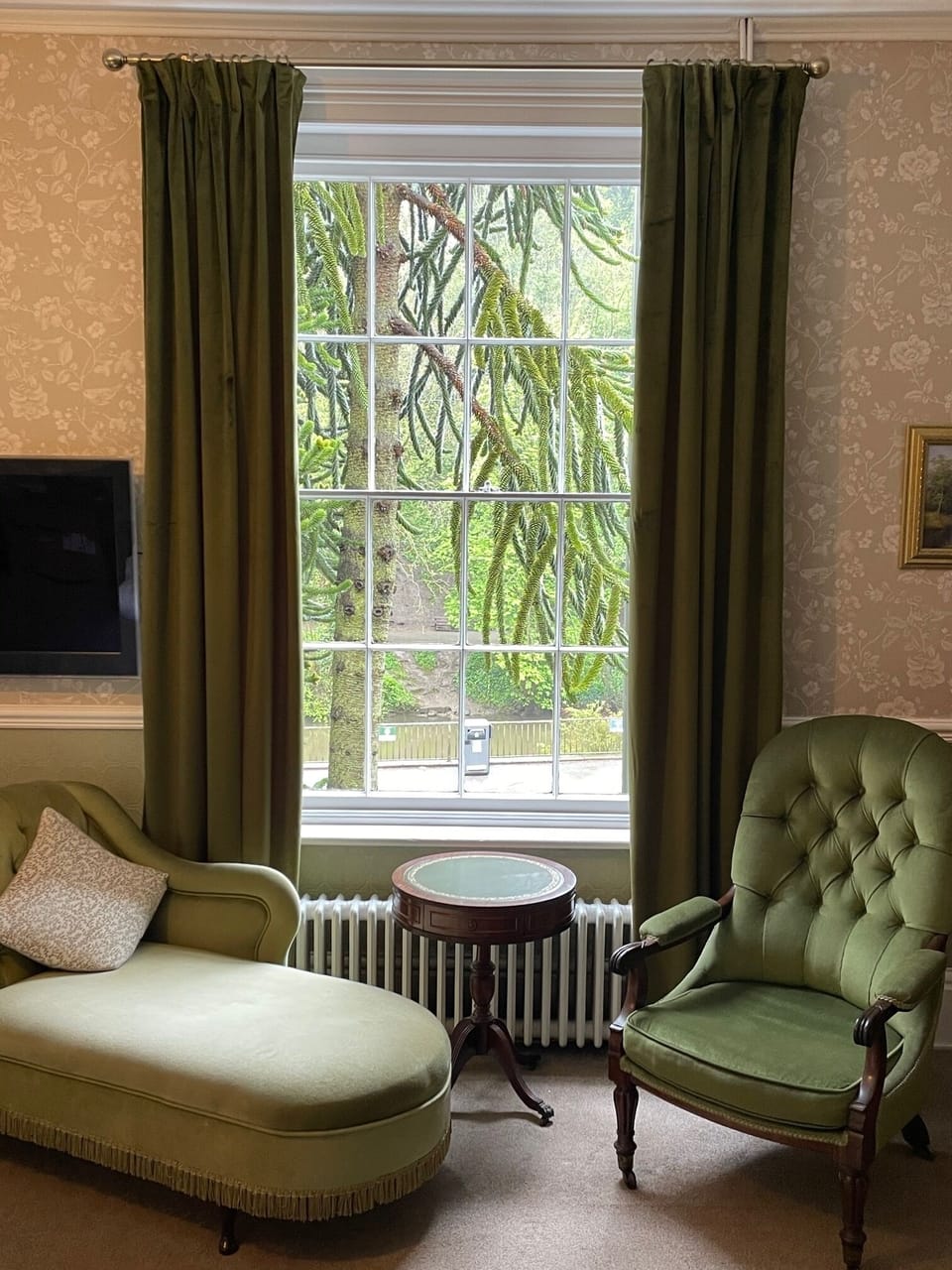 Superior Triple Room, Ensuite, River View | Individually decorated, individually furnished, iron/ironing board