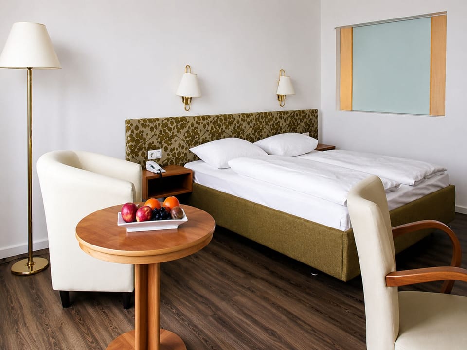 Junior Suite | Desk, blackout drapes, WiFi (free), bed sheets