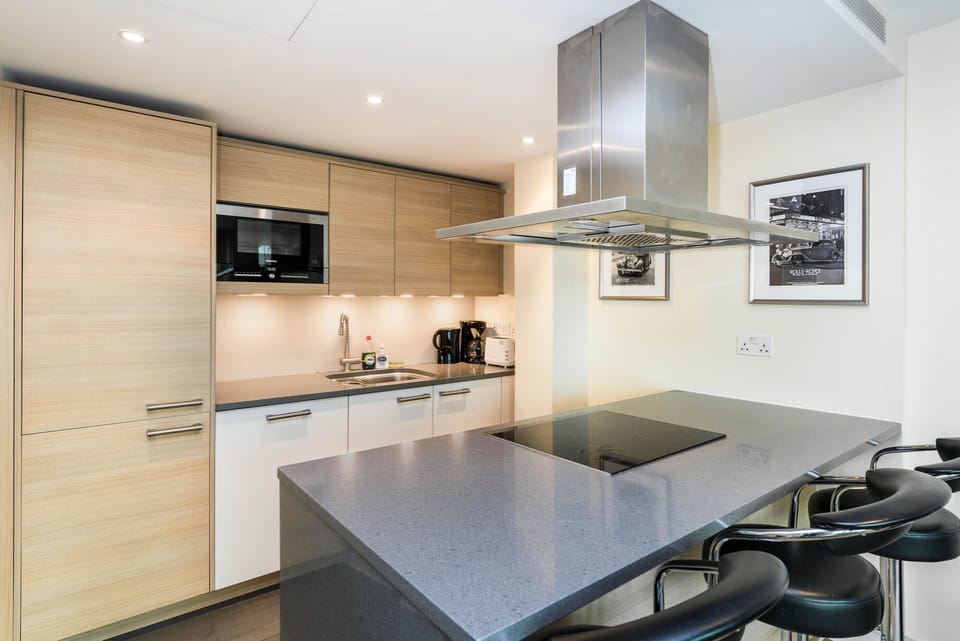 Apartment (2 Bedrooms) | Private kitchen | Full-size fridge, microwave, oven