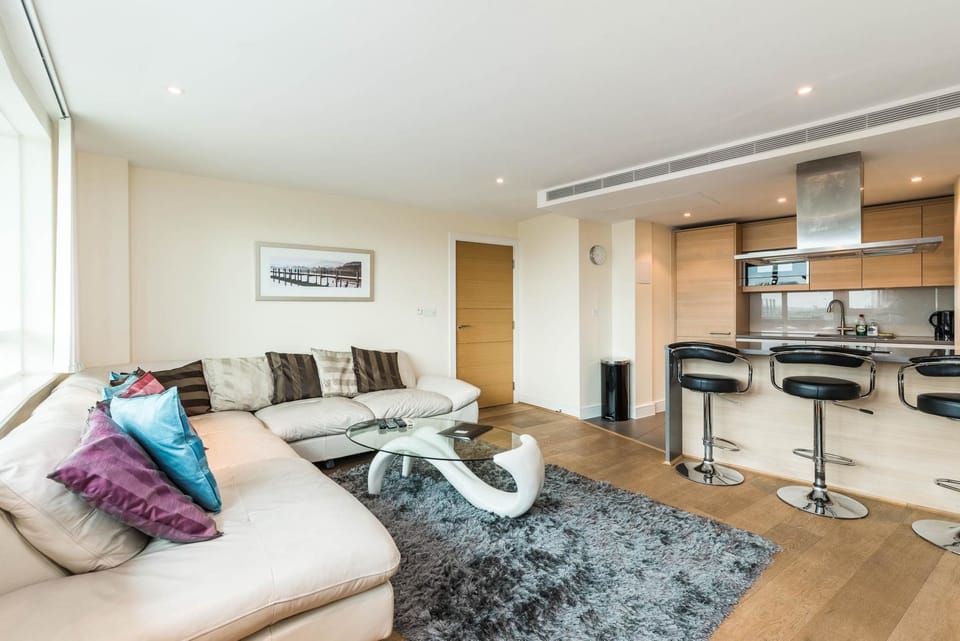 Apartment (2 Bedrooms) | Living area | TV