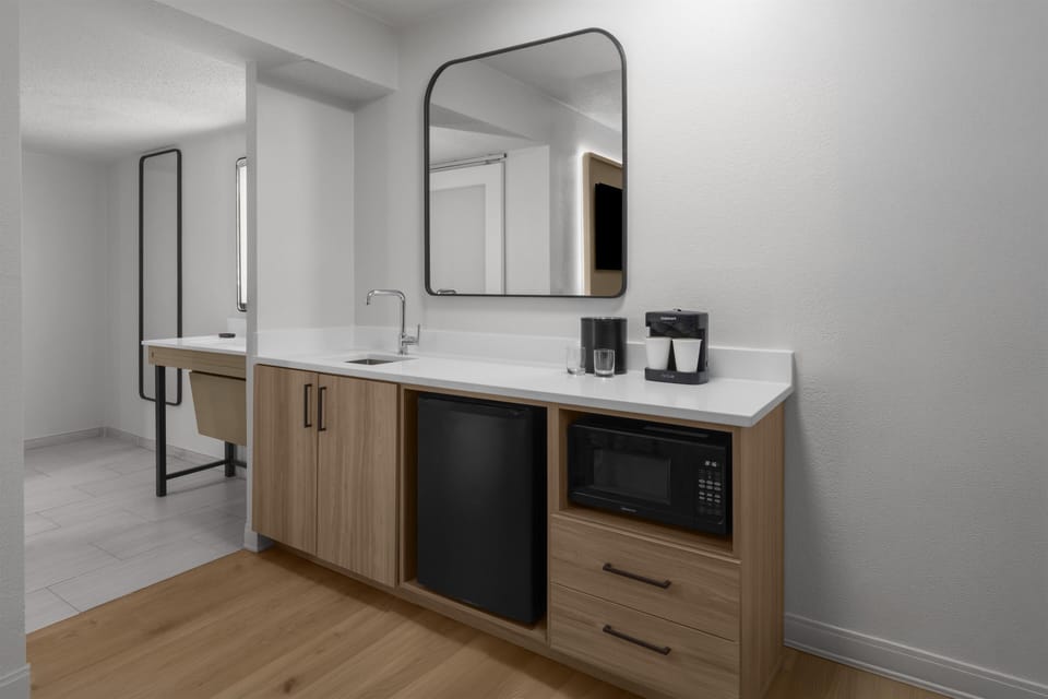 Coffee/tea maker, fridge, microwave