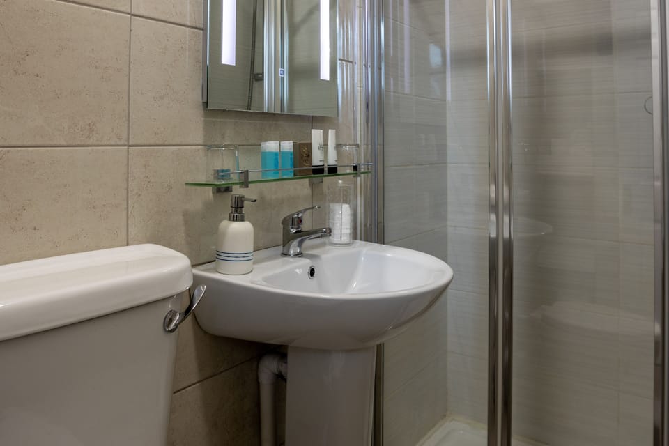 Shower, free toiletries, hair dryer, towels