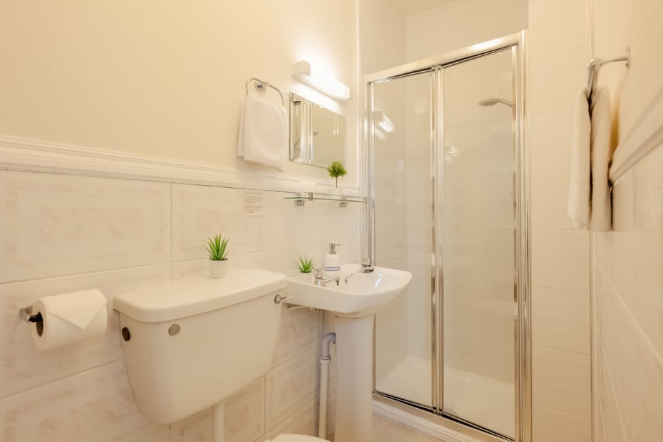 Shower, free toiletries, hair dryer, towels